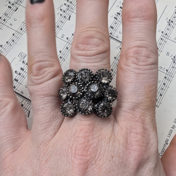 Bold Black Statement Ring with Cluster Design - Picture 1 of 8
